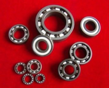 3.2 G/cm3 密度 6.1 MPa 断裂強度を持つ黒/灰色 SI3N4 セラミックボール